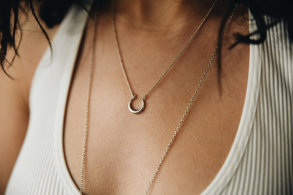 silver horseshoe luck necklace