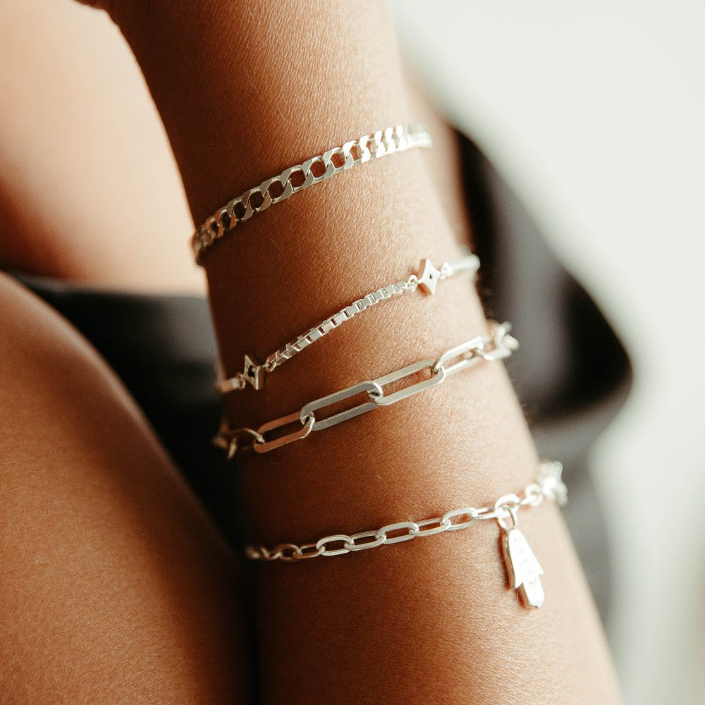 
                      
                        sierra winter silver paperclip chain hank bracelet
                      
                    