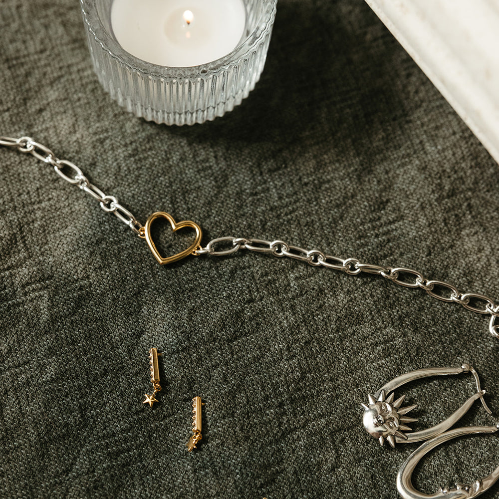 
                      
                        mixed metal venus heart chain bracelet sierra winter
                      
                    