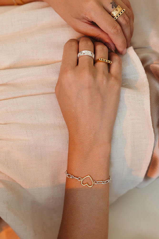 
                      
                        mixed metal venus heart chain bracelet sierra winter
                      
                    