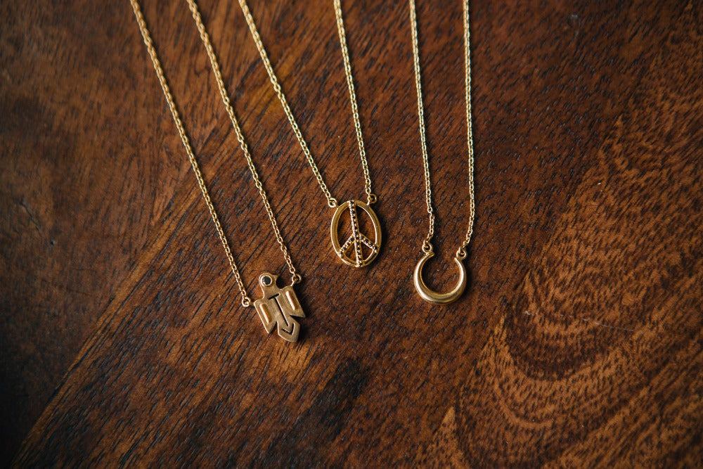 sierra winter black spinel peace sign necklace