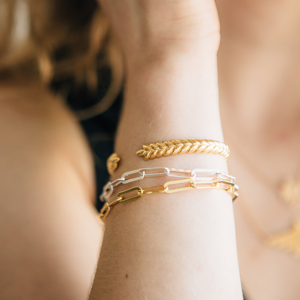 
                      
                        sierra winter gold chain hank bracelet
                      
                    